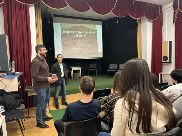 Miért és hogyan menjünk a Marsra? - Kereszturi Ákos előadása